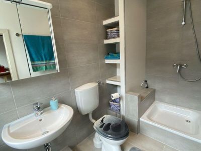 Zwei Zimmer Wohnung im Rhein-Gebiet zu vermieten