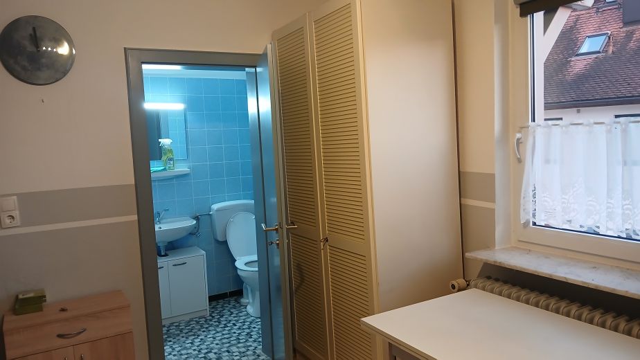 M&ouml;bliertes Zimmer,  Dusche,  WC , separater Eingang,  ruhige Lage