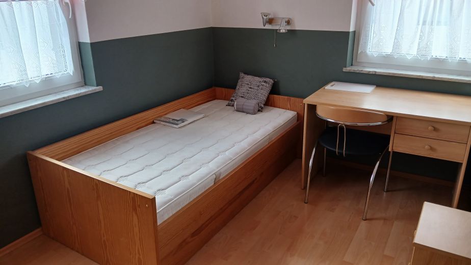 M&ouml;bliertes Zimmer,  405 Euro Warmmiete, Dusche,  WC , separater Eingang,  ruhige Lage