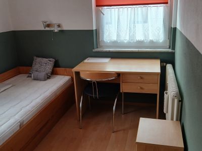 M&ouml;bliertes Zimmer,  405 Euro Warmmiete, Dusche,  WC , separater Eingang,  ruhige Lage
