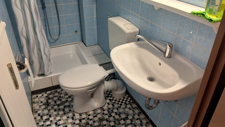 M&ouml;bliertes Zimmer,  405 Euro Warmmiete, Dusche,  WC , separater Eingang,  ruhige Lage