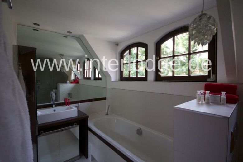 INTERLODGE Traumhafte Loftwohnung in herrschaftlicher Villa in Neuss - Holzheim