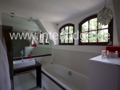 INTERLODGE Traumhafte Loftwohnung in herrschaftlicher Villa in Neuss - Holzheim