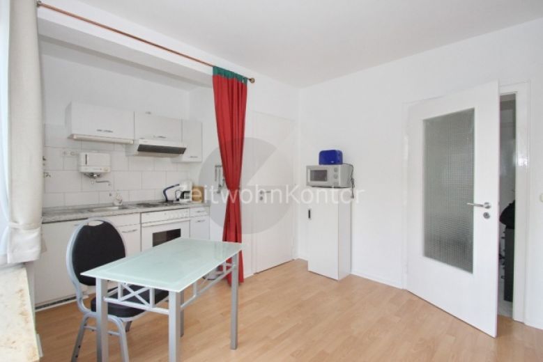 ZeitwohnKontor: H&uuml;bsches Apartment in zentraler, ruhiger Lage in R&uuml;ttenscheid mit gro&szlig;em Balkon, Internet aktiv