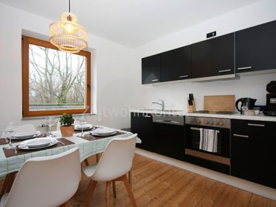 Schick m&ouml;bliert, zwei Schlafzimmer, gro&szlig;e Terrasse, Garagenstellplatz