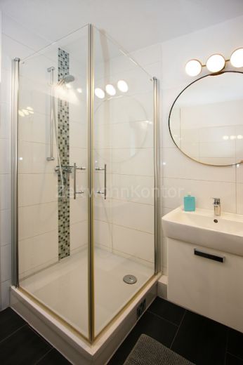 Schick m&ouml;bliert, zwei Schlafzimmer, gro&szlig;e Terrasse, Garagenstellplatz