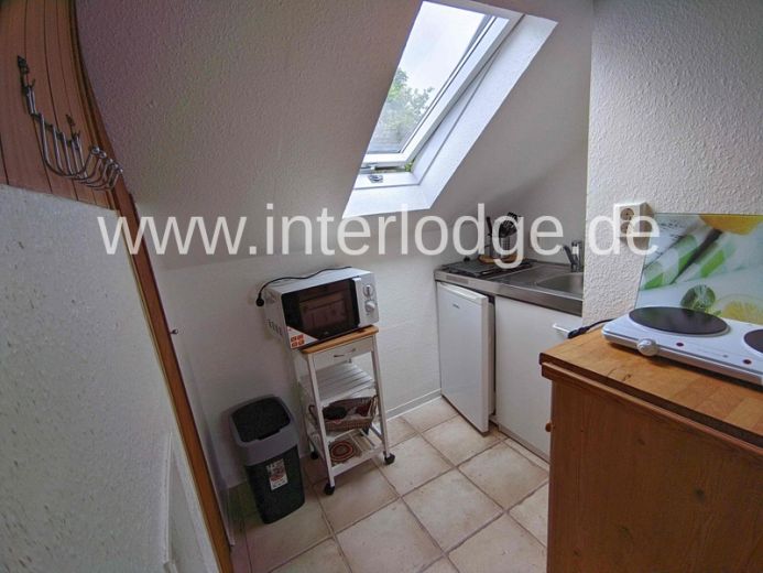 INTERLODGE Gem&uuml;tlich und komplett m&ouml;blierte Dachgescho&szlig;wohnung im 2. OG in Leverkusen-Rheindorf