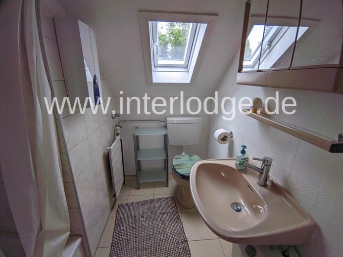 INTERLODGE Gem&uuml;tlich und komplett m&ouml;blierte Dachgescho&szlig;wohnung im 2. OG in Leverkusen-Rheindorf