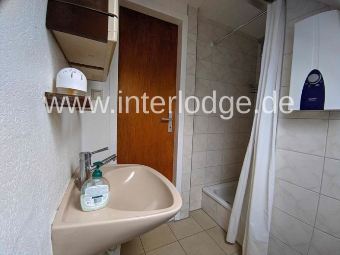 INTERLODGE Gem&uuml;tlich und komplett m&ouml;blierte Dachgescho&szlig;wohnung im 2. OG in Leverkusen-Rheindorf