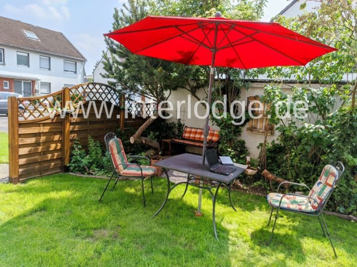 INTERLODGE Gem&uuml;tlich und komplett m&ouml;blierte Dachgescho&szlig;wohnung im 2. OG in Leverkusen-Rheindorf