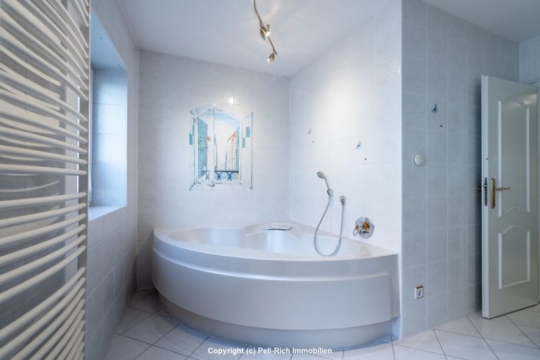 GL&Uuml;CKSDOMIZIL - Hochwertig ausgestattetes Einfamilienhaus mit Garten & Garage in Marxzell-Pfaffenrot