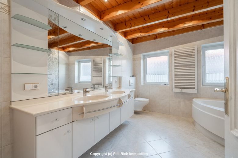 GL&Uuml;CKSDOMIZIL - Hochwertig ausgestattetes Einfamilienhaus mit Garten & Garage in Marxzell-Pfaffenrot