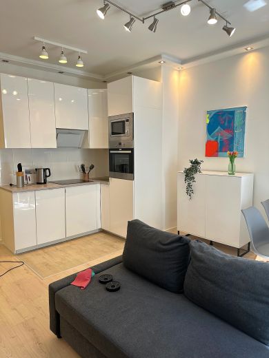 F&uuml;rstenwall: komplett sanierte 2-Zimmer-Wohnung