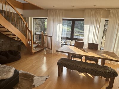 Hochwertige Wohnung voll m&ouml;bliert mit Kamin l&auml;ndlich gelegen mit Top Verkehrsanbindung