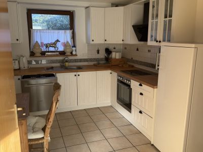 Hochwertige Wohnung voll m&ouml;bliert mit Kamin l&auml;ndlich gelegen mit Top Verkehrsanbindung