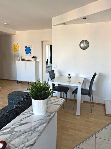 N&auml;he K&Ouml;: Moderne 2-Zimmer Wohnung mit Balkon