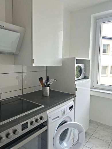 N&auml;he K&Ouml;: Moderne 2-Zimmer Wohnung mit Balkon