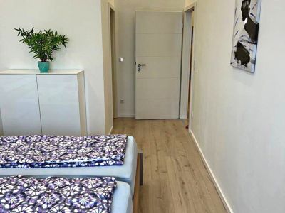 N&auml;he K&Ouml;: Moderne 2-Zimmer Wohnung mit Balkon