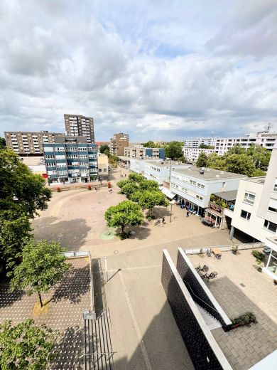 Renovierte 3-Zimmer-Wohnung mit Balkon und Loggia mit Weitblick!