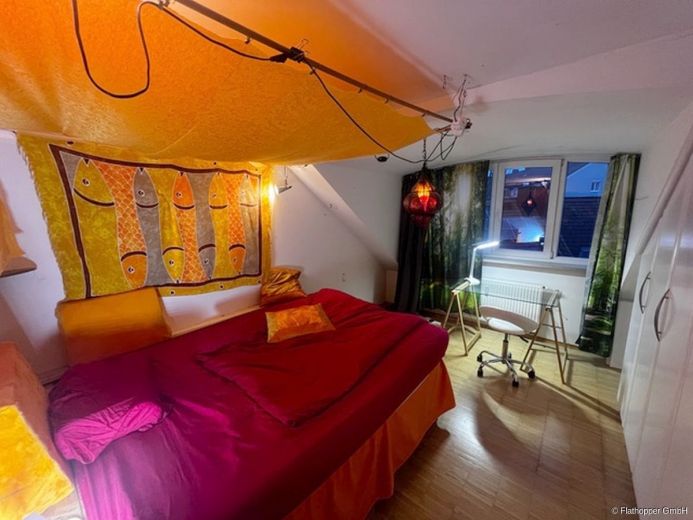 M&ouml;blierte 3-Zimmer-Wohnung mit Balkon in M&uuml;nchen - Pasing