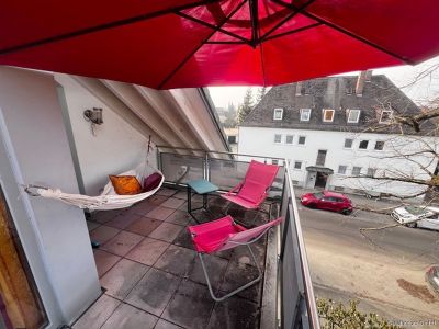 M&ouml;blierte 3-Zimmer-Wohnung mit Balkon in M&uuml;nchen - Pasing