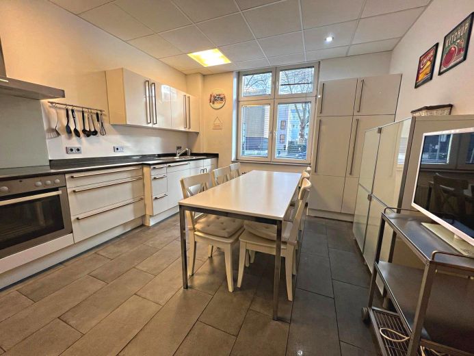 3,5 Zimmer-Wohnung mit Terrasse im Innenhof in Pempelfort