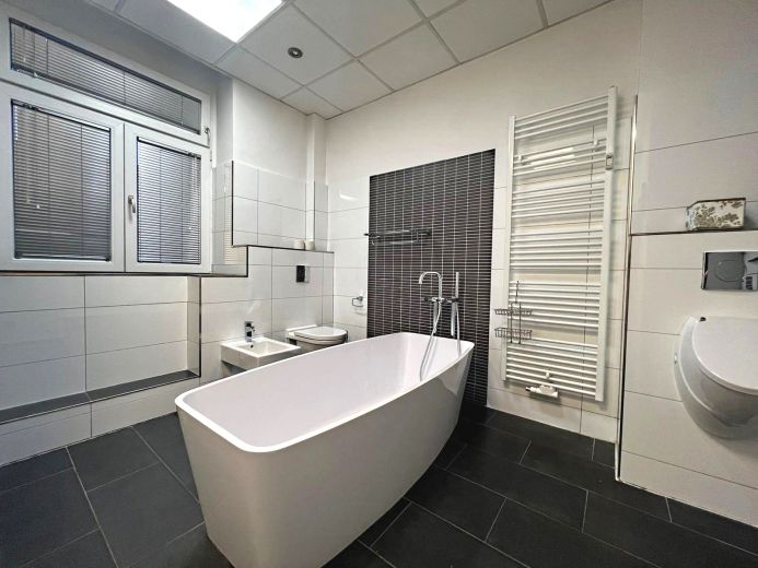 3,5 Zimmer-Wohnung mit Terrasse im Innenhof in Pempelfort