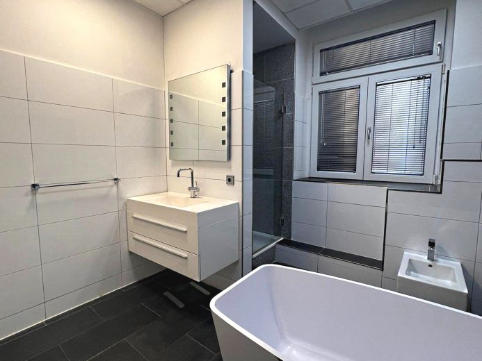 3,5 Zimmer-Wohnung mit Terrasse im Innenhof in Pempelfort