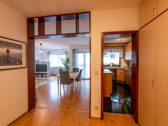 Voll m&ouml;blierte helle 3-Zimmer-Wohnung mit Balkon in Obertshausen