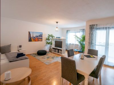 Voll m&ouml;blierte helle 3-Zimmer-Wohnung mit Balkon in Obertshausen