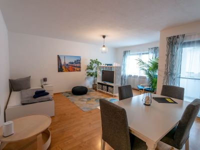Voll m&ouml;blierte helle 3-Zimmer-Wohnung mit Balkon in Obertshausen