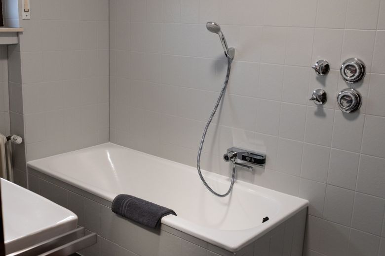 Voll m&ouml;blierte helle 3-Zimmer-Wohnung mit Balkon in Obertshausen