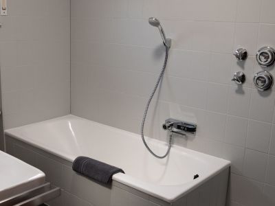 Voll m&ouml;blierte helle 3-Zimmer-Wohnung mit Balkon in Obertshausen