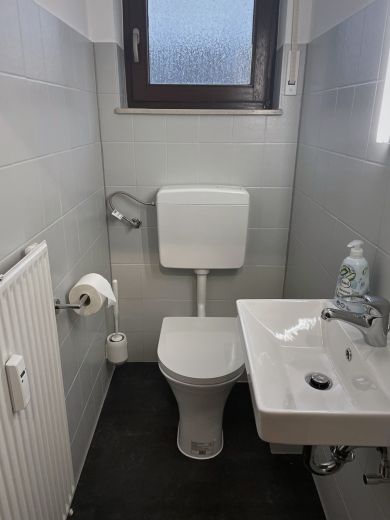 Voll m&ouml;blierte helle 3-Zimmer-Wohnung mit Balkon in Obertshausen