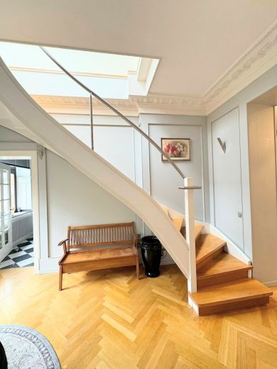 Pempelfort: 5-Zimmer-Maisonette-Altbauwohnung in prachtvollem Altbau