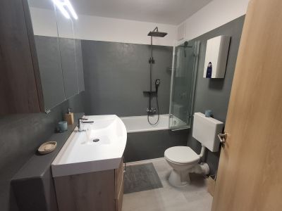 Neuwertig renoviertes Apartment in Bonn, 3 Zimmer, 73qm 3.OG mit Aufzug, Balkon und Tiefgarage - ab 01.05.2026