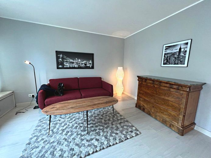 Gediegene 2,5 Zimmer Wohnung mit Garage im Haus in bester Lage in D&uuml;sseltal!