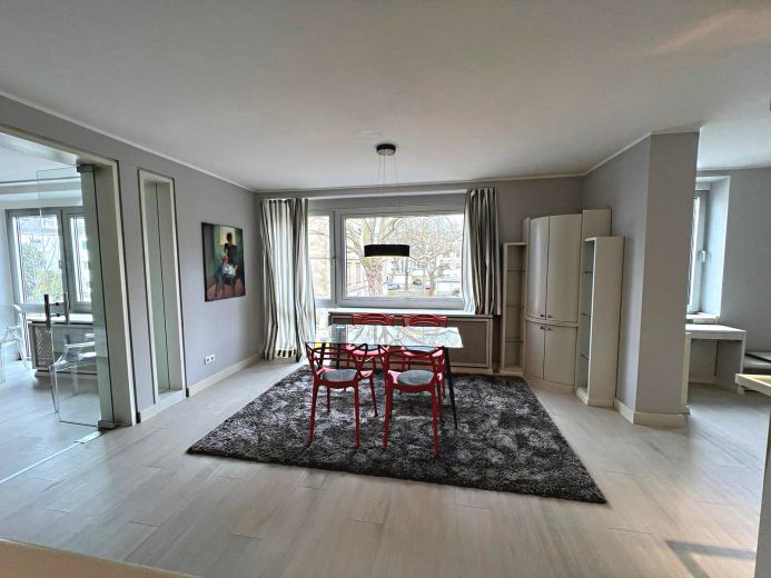 Gediegene 2,5 Zimmer Wohnung mit Garage im Haus in bester Lage in D&uuml;sseltal!