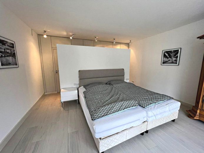 Gediegene 2,5 Zimmer Wohnung mit Garage im Haus in bester Lage in D&uuml;sseltal!