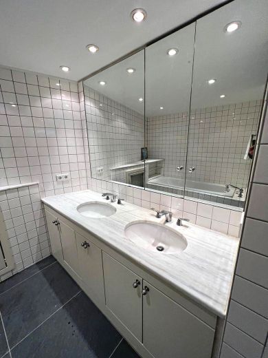 Gediegene 2,5 Zimmer Wohnung mit Garage im Haus in bester Lage in D&uuml;sseltal!