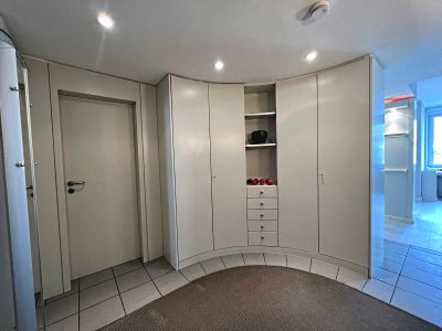 Gediegene 2,5 Zimmer Wohnung mit Garage im Haus in bester Lage in D&uuml;sseltal!