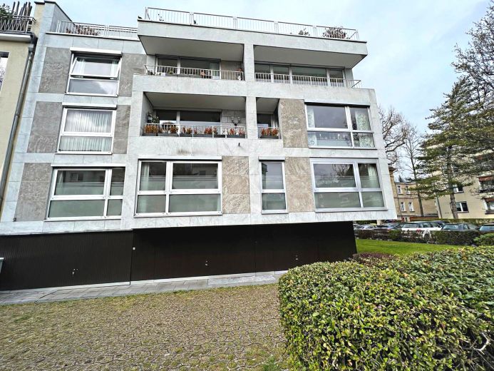 Gediegene 2,5 Zimmer Wohnung mit Garage im Haus in bester Lage in D&uuml;sseltal!