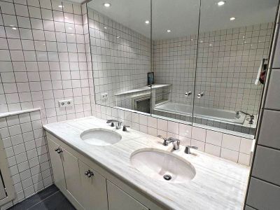 Gediegene 2,5 Zimmer Wohnung mit Garage im Haus in bester Lage in D&uuml;sseltal!