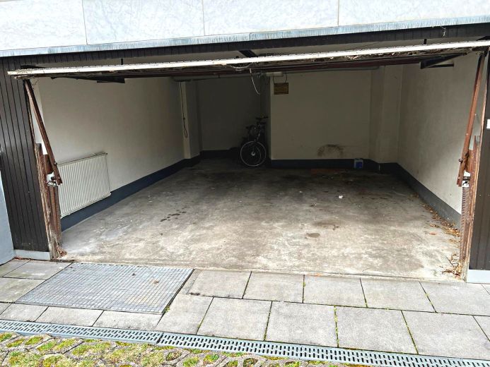 Gediegene 2,5 Zimmer Wohnung mit Garage im Haus in bester Lage in D&uuml;sseltal!