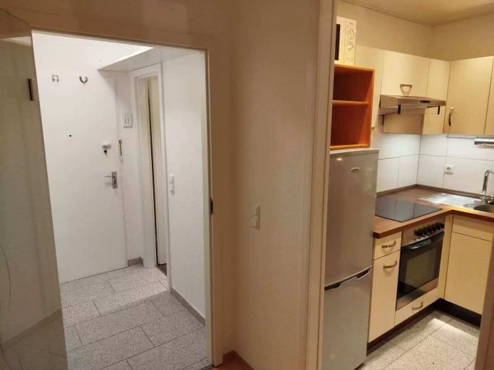 Komfortable 1-Zimmer Wohnung mit Balkon in Frankfurt-Nied