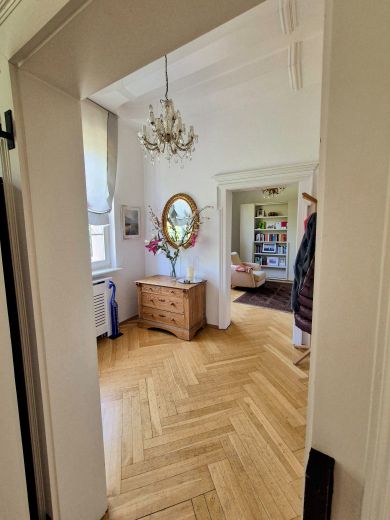 Carlstadt Rarit&auml;t! Stylische Altbau-Wohnung in top Lage