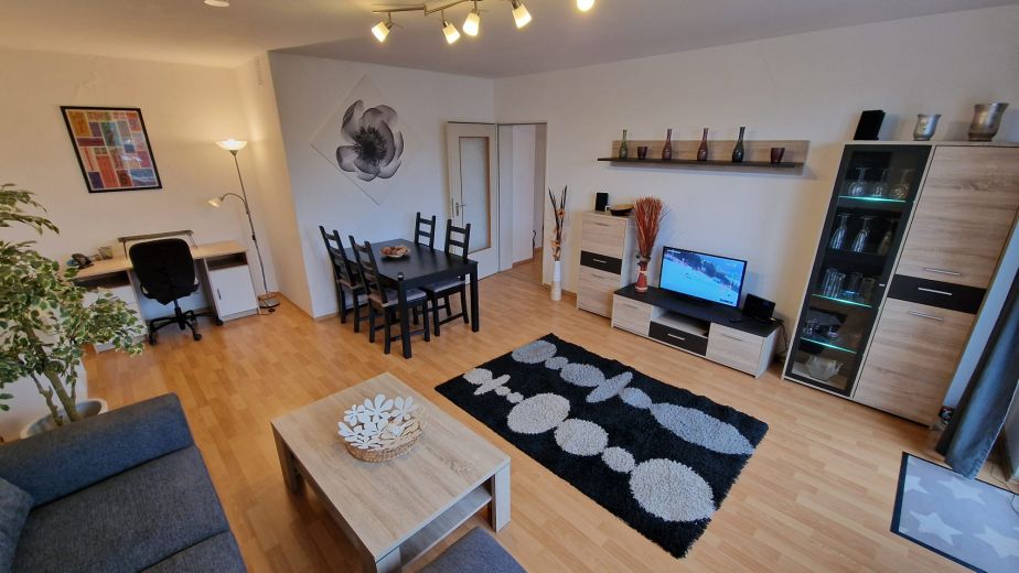 Gem&uuml;tliche All-Inclusiv Wohnung, sofort verf&uuml;gbar:  2,5 Zimmer + Balkon, Bus zur Universit&auml;t