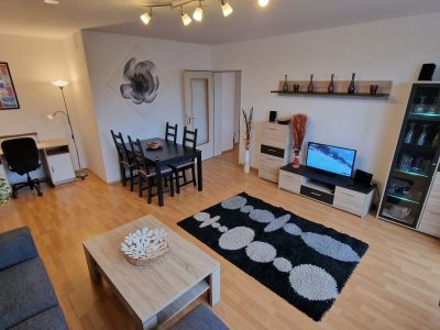 Gem&uuml;tliche All-Inclusiv Wohnung, sofort verf&uuml;gbar:  2,5 Zimmer + Balkon, Bus zur Universit&auml;t