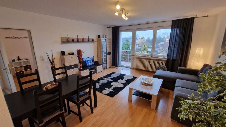 Gem&uuml;tliche All-Inclusiv Wohnung, sofort verf&uuml;gbar:  2,5 Zimmer + Balkon, Bus zur Universit&auml;t