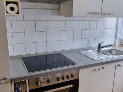 Gem&uuml;tliche All-Inclusiv Wohnung, sofort verf&uuml;gbar:  2,5 Zimmer + Balkon, Bus zur Universit&auml;t